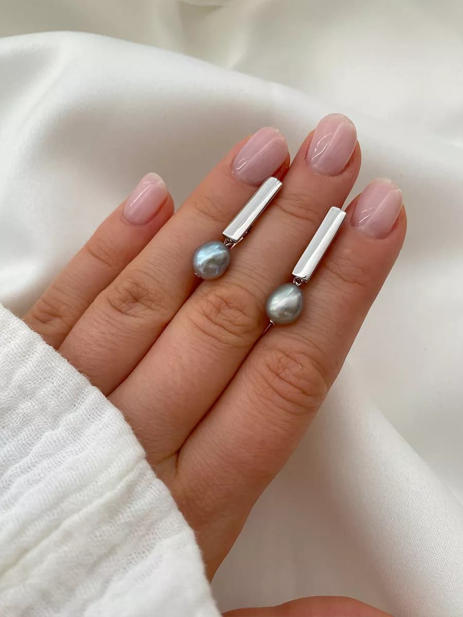 Серьги Grey 01 с жемчугом, мятая фактура
